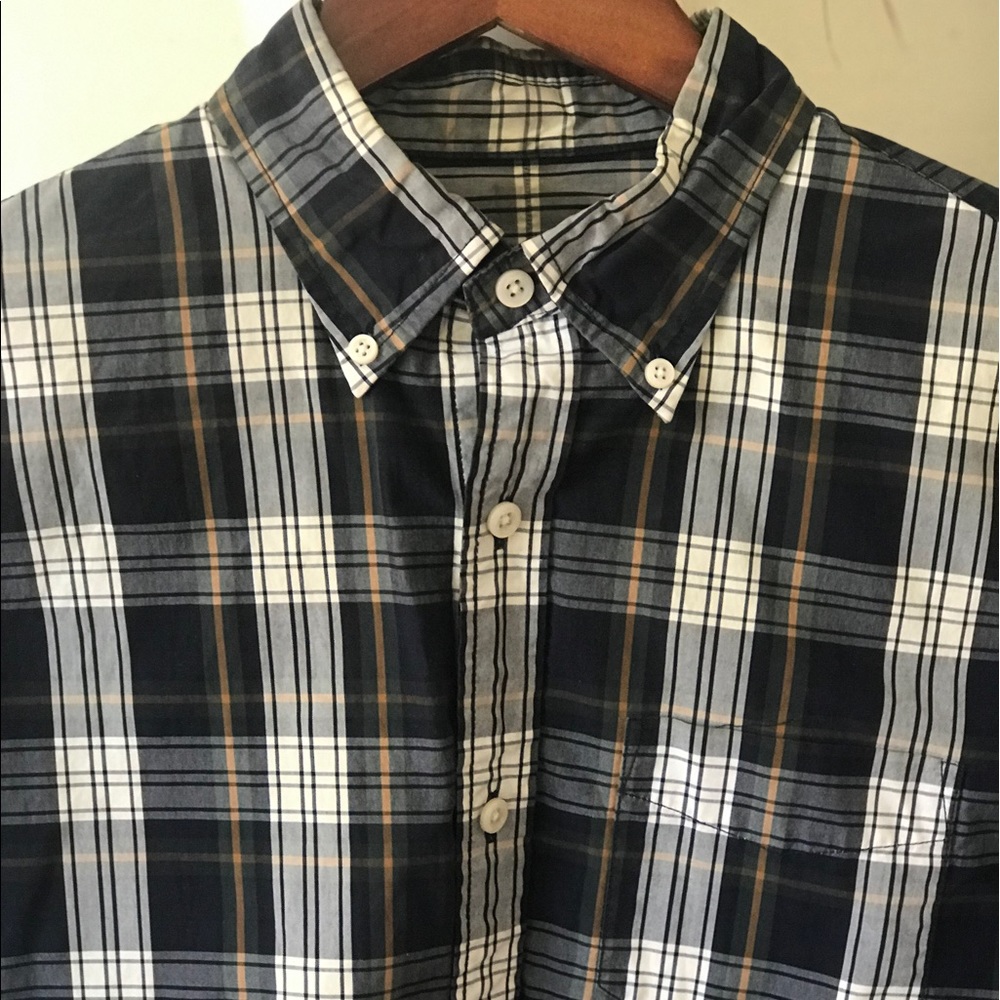 Button down shirt. Club Monaco. Size S